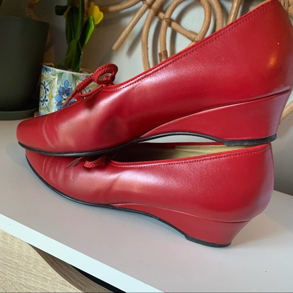 Vintage Red Johansen pumps with laces 9 (36) - Picture 4 of 12